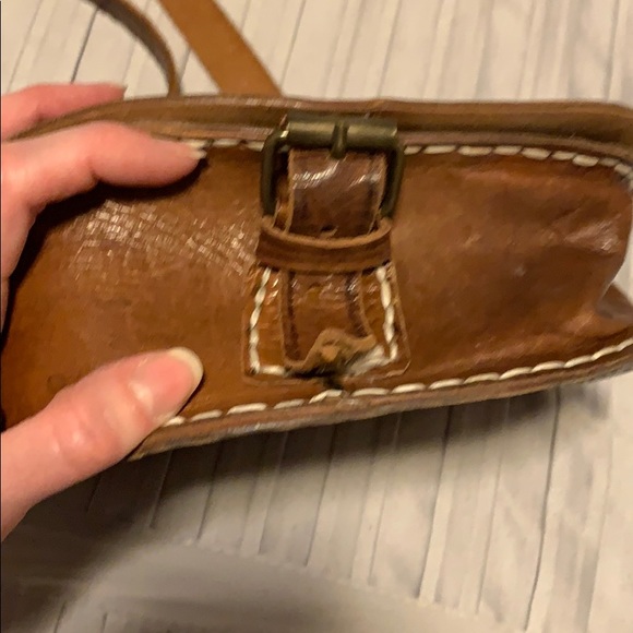 Tan handmade leather purse with beautiful details - Picture 4 of 5